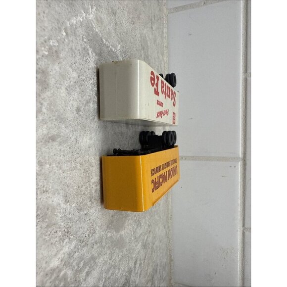 Vintage Tyco HO Scale lot of 2 trailers. Pre-owned - Picture 4 of 5